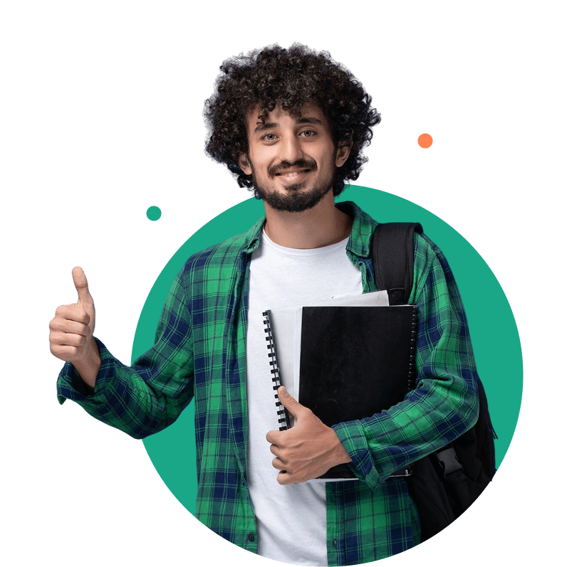 طالبة تحمل كتبها وأقلامها